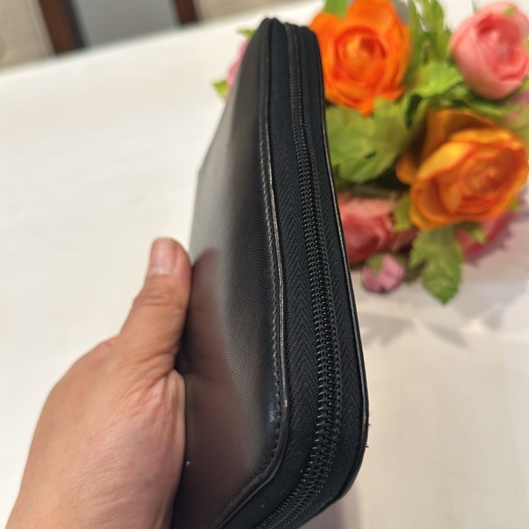 Authentic Prada zippy wallet - Picture 5 of 11